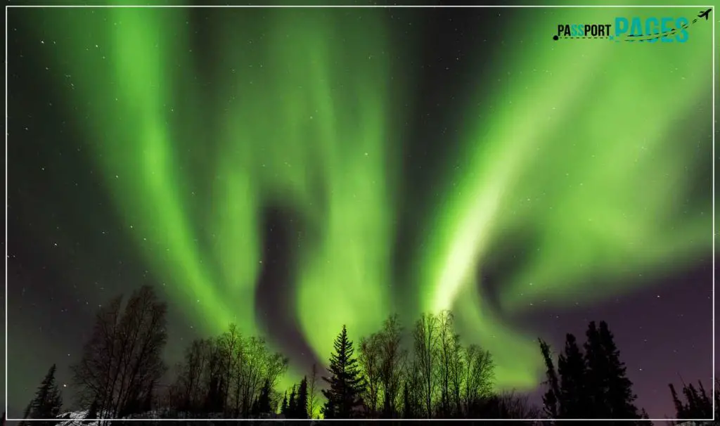 Aurora-Borealis-Nothern-Lights-Tourist-Attractions-in-Iceland