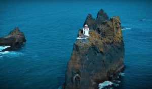 World-Dangerous-Lighthouse-in-Iceland
