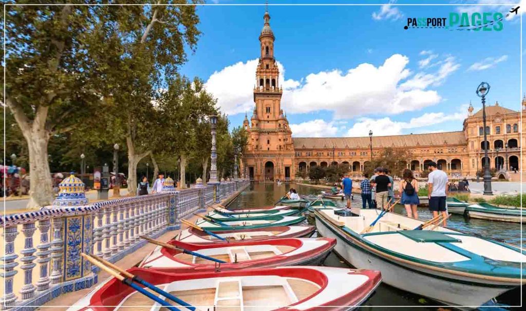 Plaza-de-España's-Rowboats-Romantic-Spots-in-Sevilla